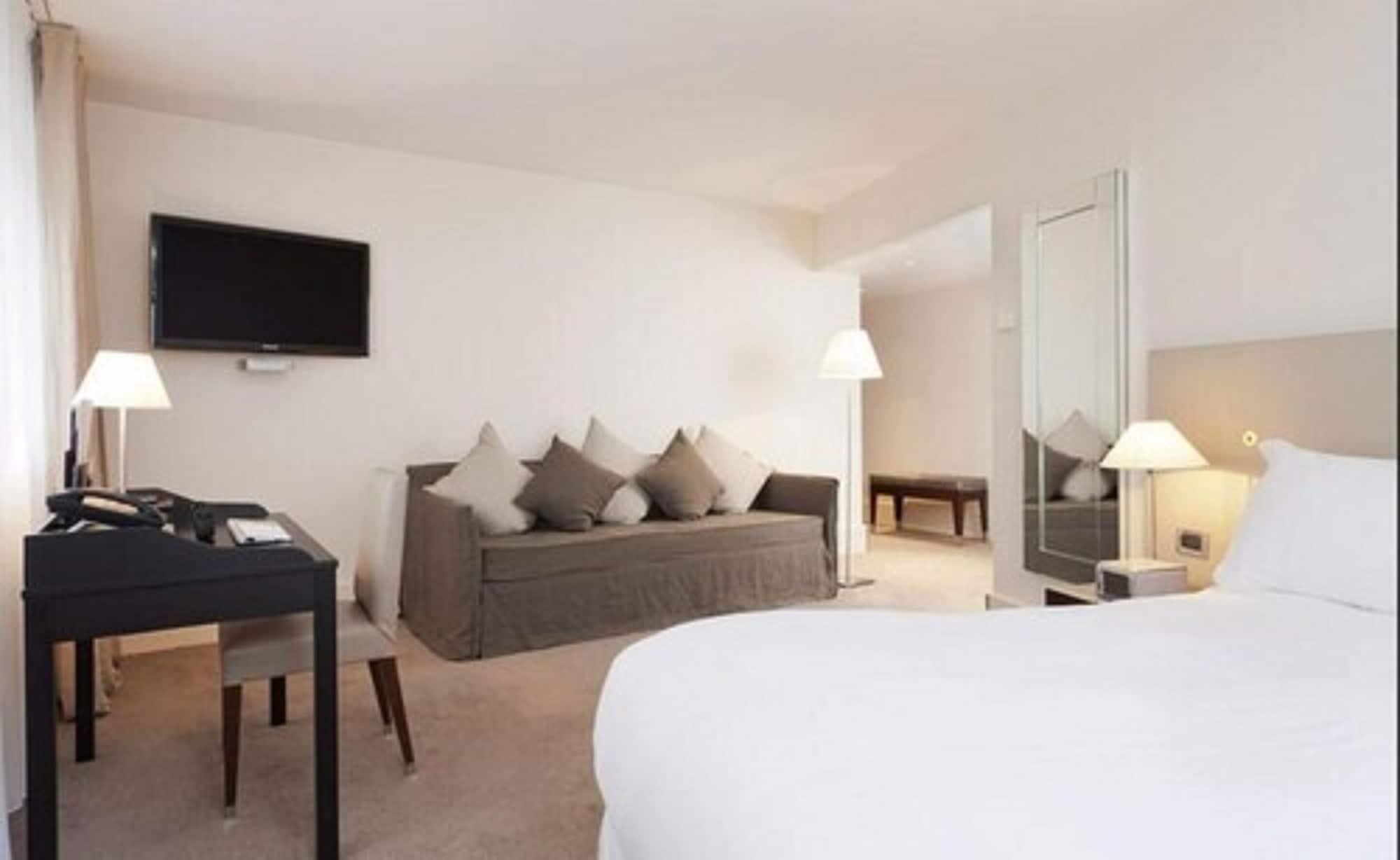 La Maison Champs Elysees Paris Exterior photo